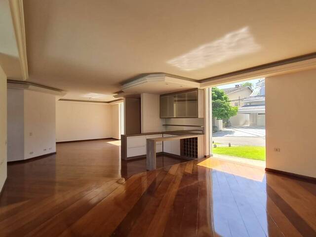 #6 - Casa para Venda em Santana de Parnaíba - SP - 1