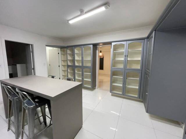 #13 - Casa para Venda em Santana de Parnaíba - SP