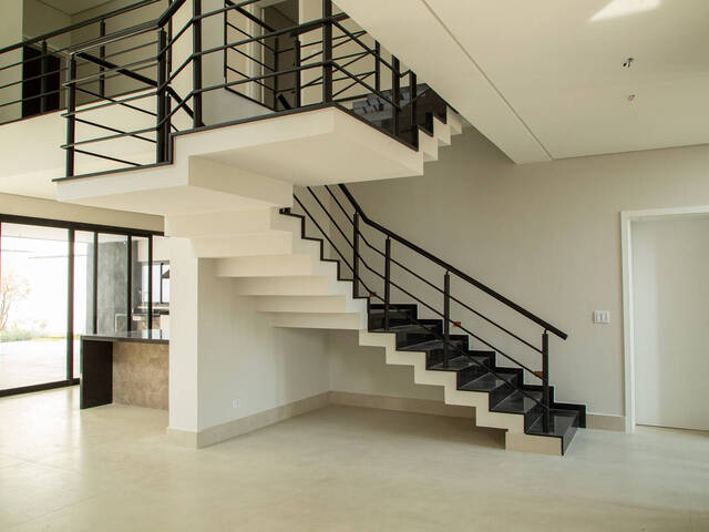 Casa para Venda em Santana de Parnaíba - 3