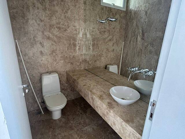 #101 - Casa para Venda em Santana de Parnaíba - SP