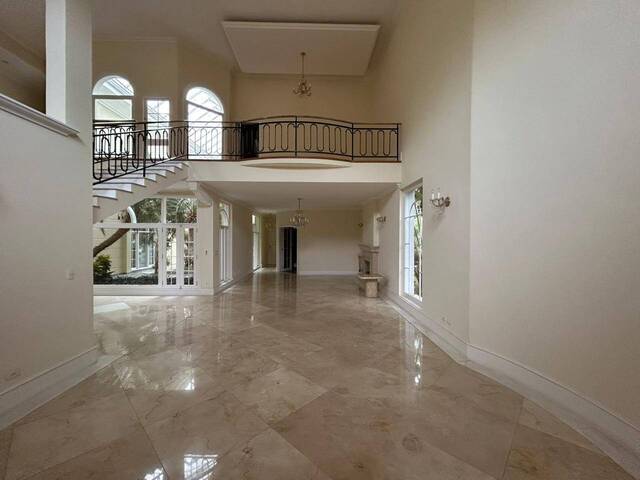 #102 - Casa para Locação em Santana de Parnaíba - SP - 2