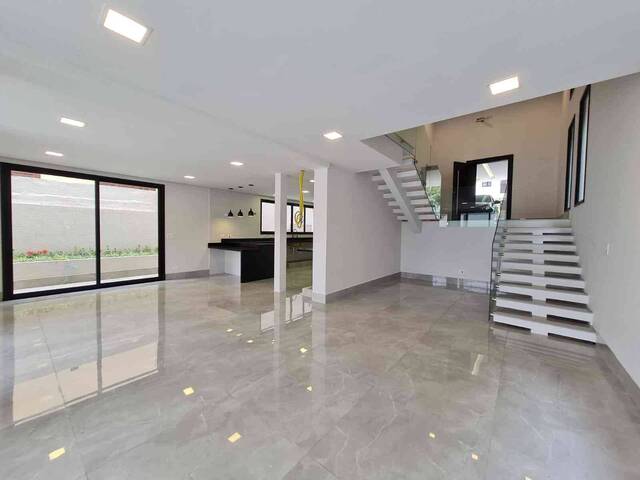 #108 - Casa para Venda em Santana de Parnaíba - SP