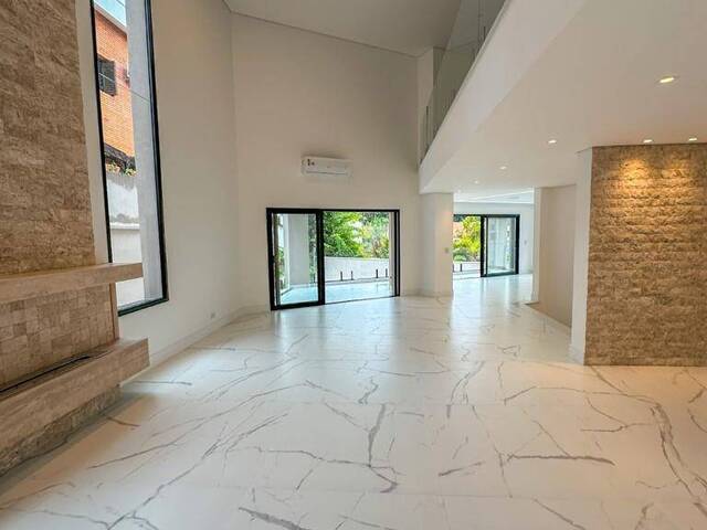 #110 - Casa para Venda em Barueri - SP