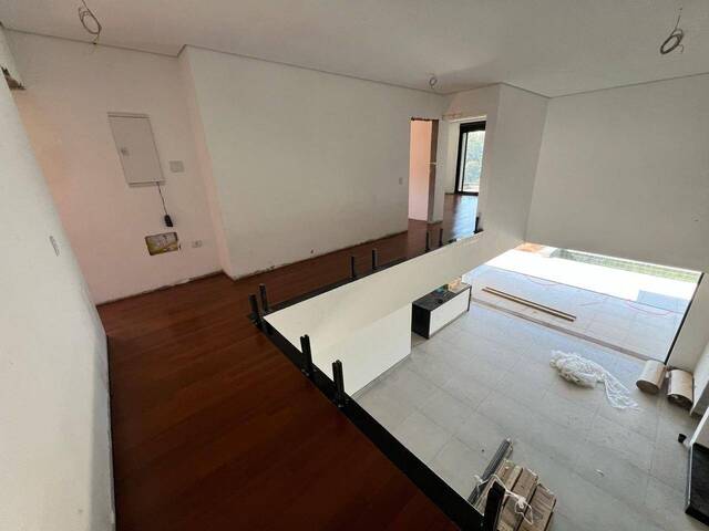 #165 - Casa para Venda em Santana de Parnaíba - SP
