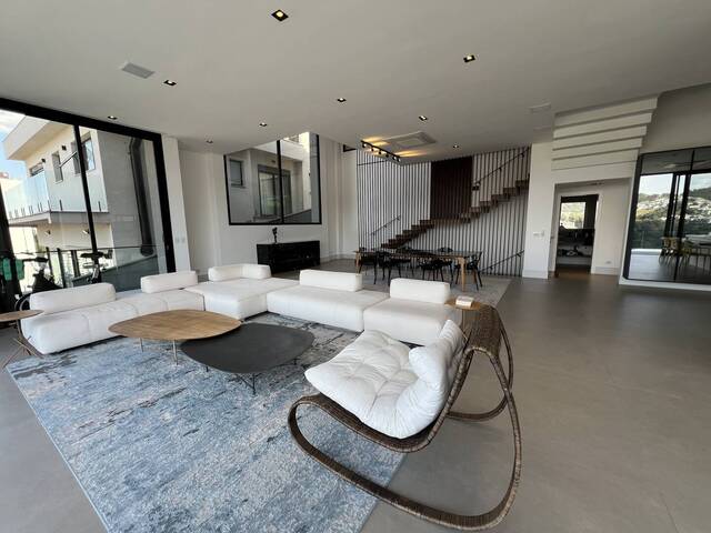 #183 - Casa para Venda em Santana de Parnaíba - SP