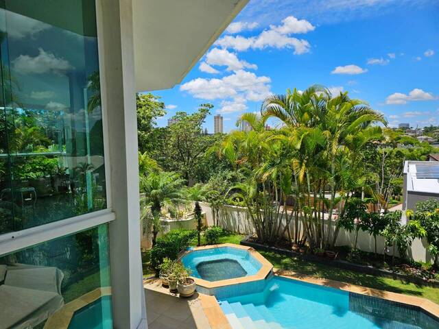 #187 - Casa para Venda em Santana de Parnaíba - SP