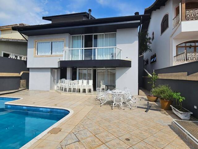 #196 - Casa para Venda em Santana de Parnaíba - SP