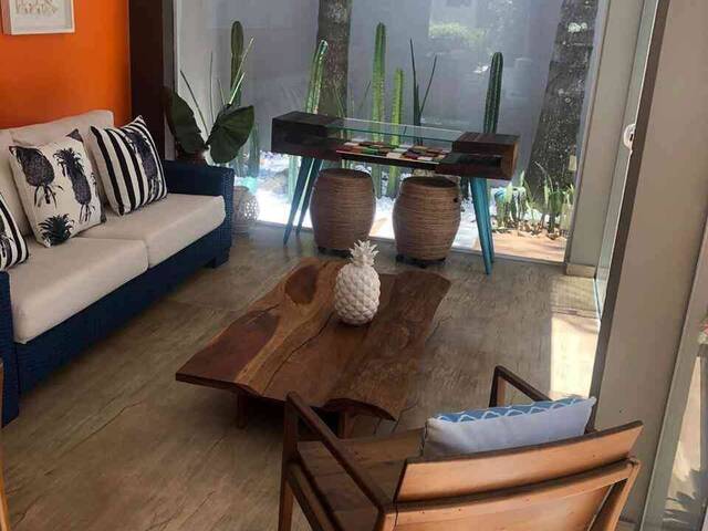 #208 - Casa para Venda em Santana de Parnaíba - SP