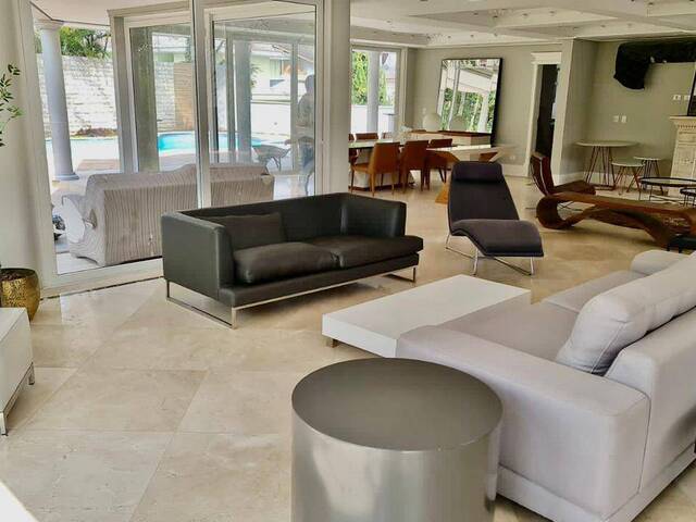 #266 - Casa para Venda em Santana de Parnaíba - SP