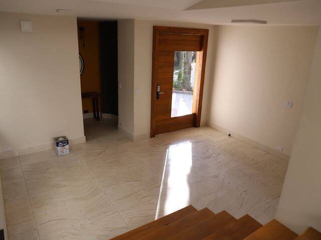 #527 - Casa para Venda em Santana de Parnaíba - SP