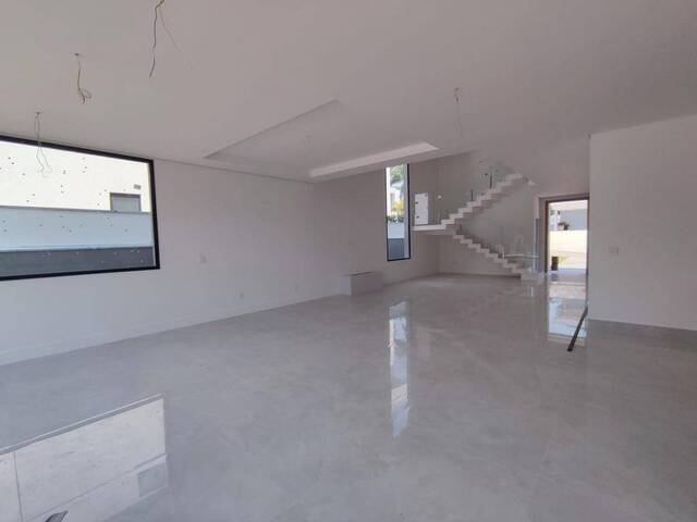 Casa para Venda em Santana de Parnaíba - 5