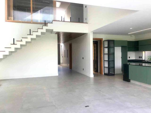 #610 - Casa para Venda em Santana de Parnaíba - SP