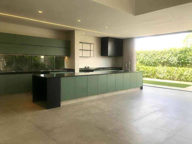 #610 - Casa para Venda em Santana de Parnaíba - SP