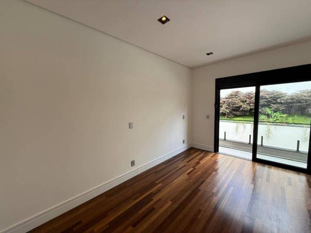 #653 - Casa para Venda em Santana de Parnaíba - SP