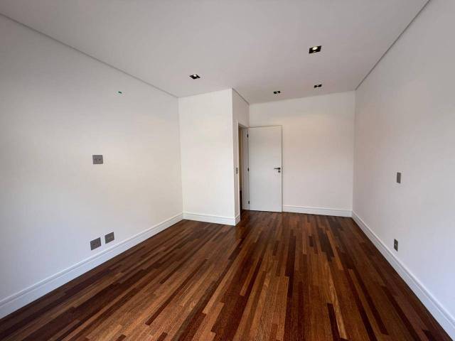 #653 - Casa para Venda em Santana de Parnaíba - SP