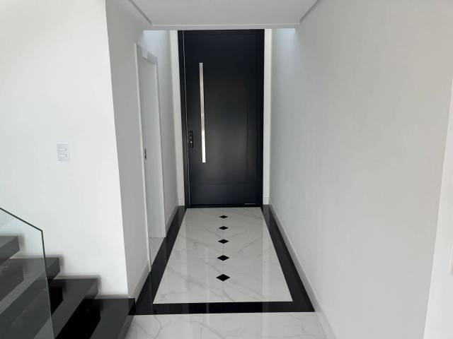 #675 - Casa para Venda em Santana de Parnaíba - SP