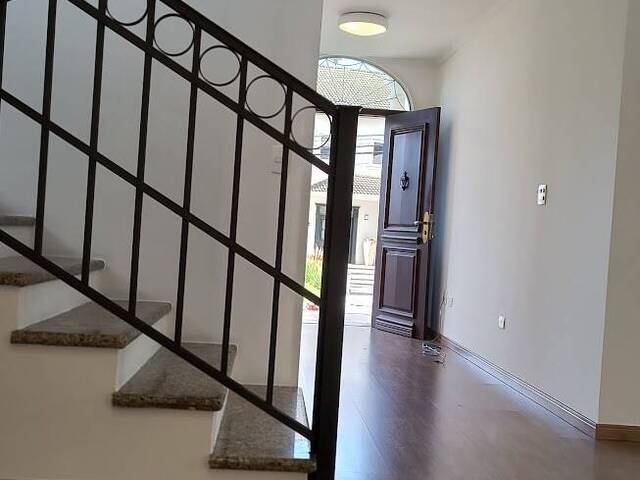 #720 - Casa para Venda em Barueri - SP