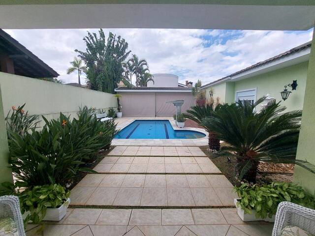 #724 - Casa para Locação em Santana de Parnaíba - SP