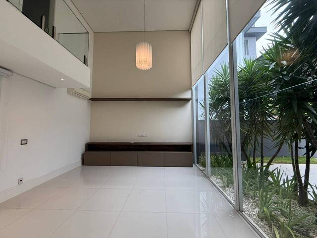 #729 - Casa para Venda em Santana de Parnaíba - SP