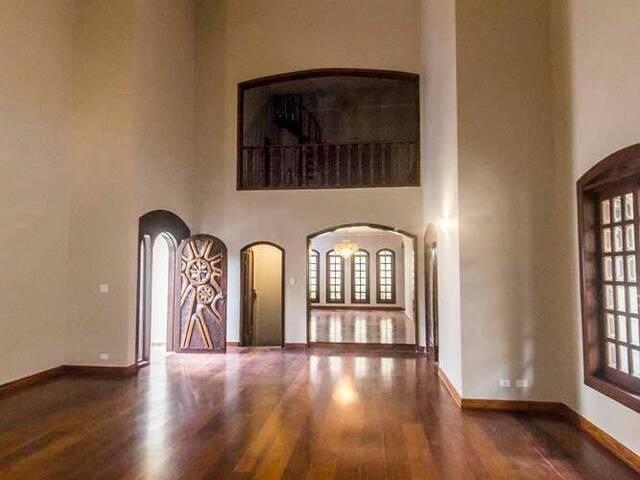 #758 - Casa para Venda em Santana de Parnaíba - SP
