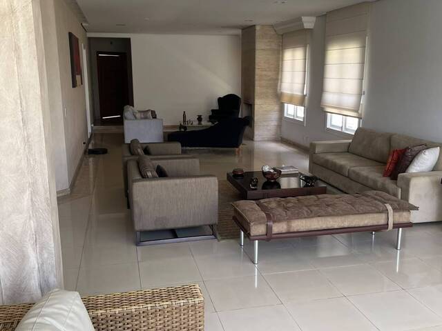 Casa para Venda em Santana de Parnaíba - 1