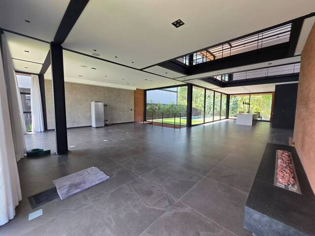 Casa para Venda em Santana de Parnaíba - 5