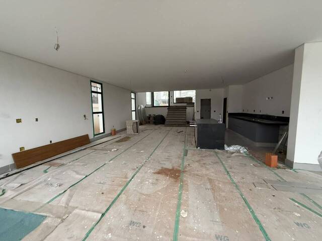 Casa para Venda em Santana de Parnaíba - 5