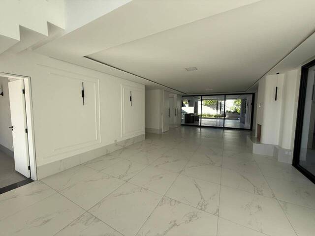 Casa para Venda em Santana de Parnaíba - 4