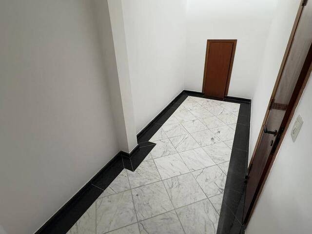 Casa para Venda em Santana de Parnaíba - 3